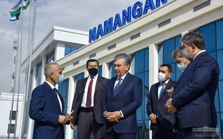 Президент Наманган темир йўл вокзали билан танишди