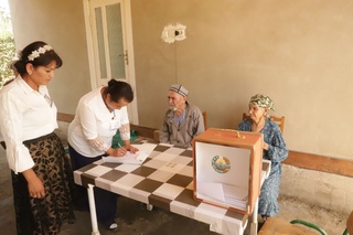 Yuz yoshdan oshgan qorako‘llik otaxonlar o‘zlari tanlagan nomzodga ovoz berishdi