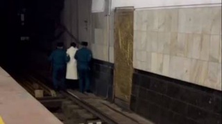 В Ташкенте на станции метро «Чиланзар» женщина упала на рельсы