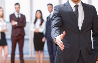 Әкімнің көмекшісі лауазымында жоғары білімге ие болмағандар да істеуі мүмкін