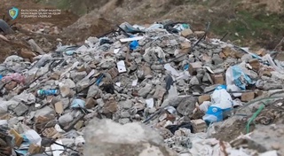 На реке Чирчик в результате сброса строительного мусора образовалась свалка в виде плотины