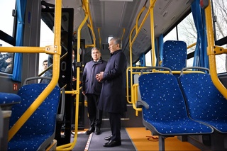 Ба Гулистон автобусҳои нав оварда шуданд