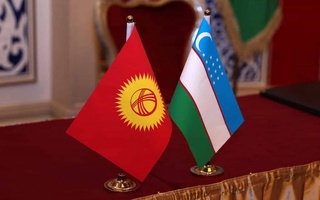 Владимир Норов бо Вазири корҳои хориҷии Қирғизистон суҳбати телефонӣ анҷом дод