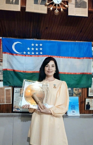 Хоразмлик ўқитувчи "KIBATEK" халқаро адабиёт мукофоти соҳибаси бўлди