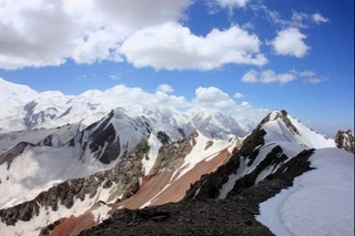 Помирдаги икки чўққи қайта номланди