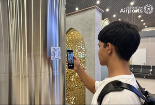 Дар фурудгоҳи Тошканд рамзҳои QR барои фикру мулоҳизаҳо пайдо шуданд