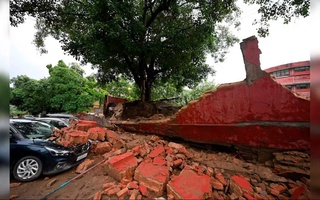 Hindistonda ibodatxona devorining o'pirilib tushishi oqibatida to'qqiz nafar bola halok bo'ldi