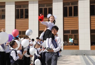 В этом году школы Узбекистана окончили более 390 тысяч выпускников