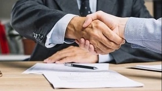 Тадбиркорнинг 34 370 АҚШ долларини қўлга киритган фирибгарга нисбатан жиноят иши қўзғатилди