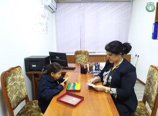 Фарзанди гул сўрагани учун уни ҳақоратлаб, уришган она реабилитация ва мослаштириш марказига жойлаштирилди