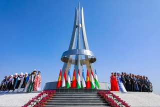 Бирлескен - озар. Барлық ҳәрекетлер инсан мәплерине қаратылған