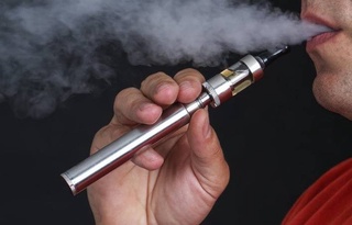 Законодательная палата приняла законопроект о запрете оборота электронных сигарет в Узбекистане