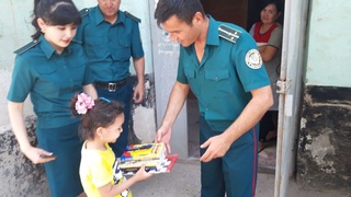 Bolalarga kitoblar sovgʻa qilindi