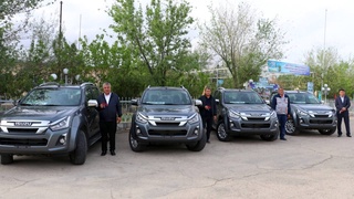 НПЦ «Геология драгоценных металлов и урана» и трем геологоразведочным экспедициям передали внедорожники отечественного производства