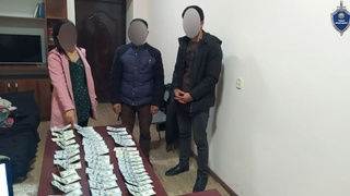 Фарзандини «пуллаётган» аёл ушланди