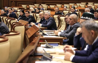 Сенатта халық депутатлары районлық (қалалық) Кеңеслериниң баслықлары ҳәм ҳәкимлер ушын оқыў семинарлары даўам етпекте