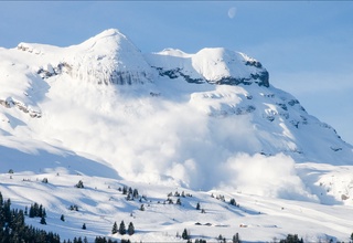 Душанбе-Хўжанд автомобиль йўлида 16 бор қор кўчкиси содир бўлди