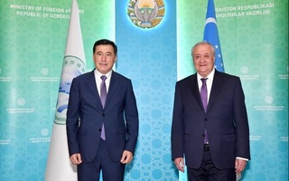 Абдулазиз Комилов ШҲТ бош котиби билан учрашди