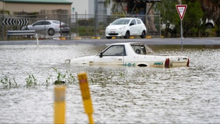 Австралия: Кэрнс шаҳри сув остида қолди