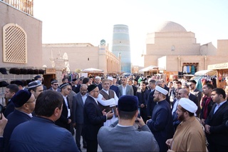 Dunyo ulamolari Xivadagi muborak qadamjolarni ziyorat qildi