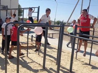 В сельской махалле Навойиской области построили воркаут-площадку