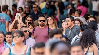 Население Земли достигло 8 млрд человек и продолжает увеличиваться