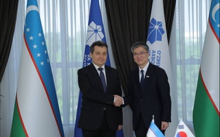 Министр ИКТ провел встречу с Чрезвычайным и Полномочным послом Республики Корея в Узбекистане