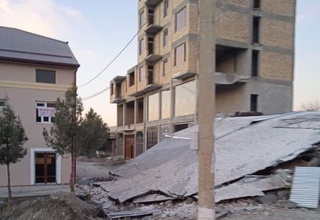 В Джизаке обрушилась часть 6-этажного строящегося дома