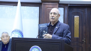 Жазыўшының жаңа китаплары баспадан шықты