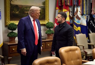 FT: дар мавқеи Трамп «ҷунбиши ҷиддӣ» рух дод