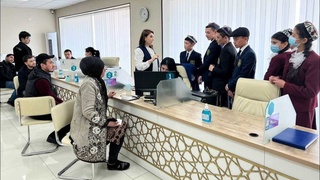 Ижод мактаби ўқувчилари давлат хизматлари марказида бўлди