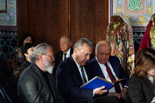 Магия и грация традиционного узбекского костюма: в Ташкенте показали уникальные образцы национальной одежды