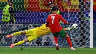 Вратарь Словении Ян Облак заставил плакать Роналду