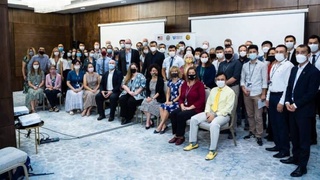 Ба Ӯзбекистон аз ИМА 25 мутахассис барои омӯзондани забони англисӣ омаданд