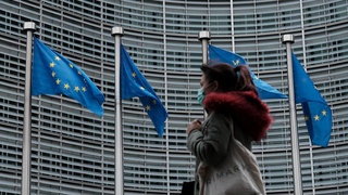 Еврокомиссия объявила о начале третьей волны пандемии коронавируса в Европе