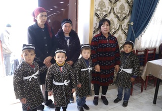 Yangi yil arafasida ijtimoiy himoyaga muhtoj oilalar farzandlarining sunnat to'yi o'tkazib berildi