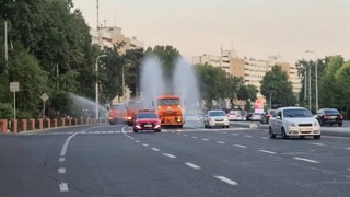 В Ташкенте усилили полив улиц и зеленых зон из-за аномальной жары