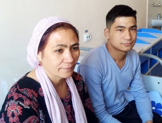 Ona farzandiga ikkinchi bor hayot baxsh etdi