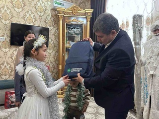 Саўғалар тапсырылып, жақсы жақсы тилеклер билдирилди