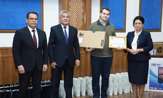 Хорижлик  талабалар  ўзбек тилида  сўзлаганда...