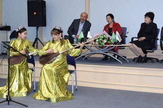 “Ipak yo'lining an'anaviy hunarmandchiligi” kitob atlasi taqdim etildi