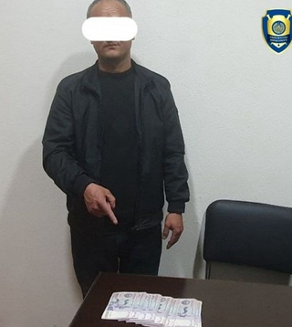 10 кун муддатда ҳайдовчилик гувоҳномасини олиб бермоқчи бўлган автомактаб ўқитувчиси ушланди