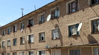 Хоким Кашкадарьи пересмотрел решение по флагу в Карши, взамен отремонтируют общежитие