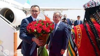 Председатель Сената Парламента Республики Казахстан Маулен Ашимбаев прибыл с официальным визитом в Ташкент