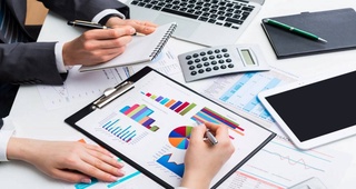 Какие регионы Узбекистана проявили наибольшую бизнес-активность в августе 2022 года?