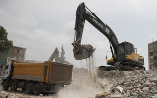 Туркияда зилзила оқибатида уч бино қисман қулаб тушди