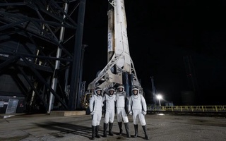 Crew Dragon fazoviy kemasi to'rt nafar sayyohni orbitaga olib chiqdi