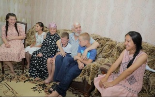 В Узбекистане определен порядок приема детей на воспитание в семьи