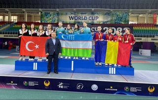 Юные фехтовальщицы Узбекистана лидировали в командных видах программы