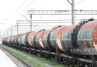 Азербайджан отправил бензин в Армению по железной дороге